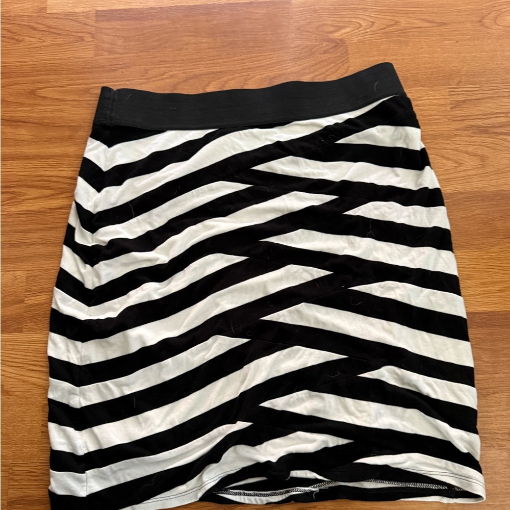 White House Black Market Zebra Stripe Pencil Skirt